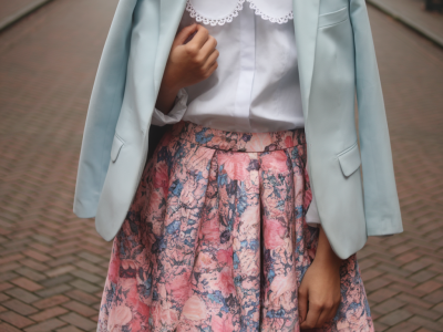 how to build a five-piece weekend capsule around a printed midi skirt (outfit recipes included)